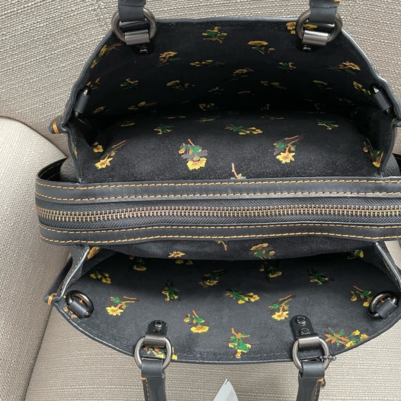 ⛄️SOLD Coach Rogue 31 With Pyramid Eye - Picture 12 of 16